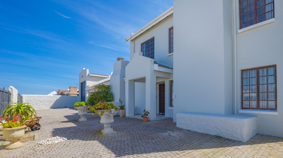 5 Bedroom Property for Sale in Struisbaai Western Cape